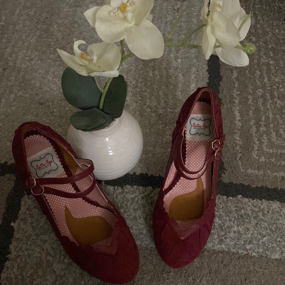 Double strap suede maryjane 4 inch heel shoes by Betty page